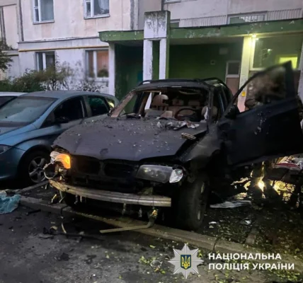 У Києві вибухнув BMW X3, попередньо через закладену вибухівку: поліція і СБУ встановлюють обставини