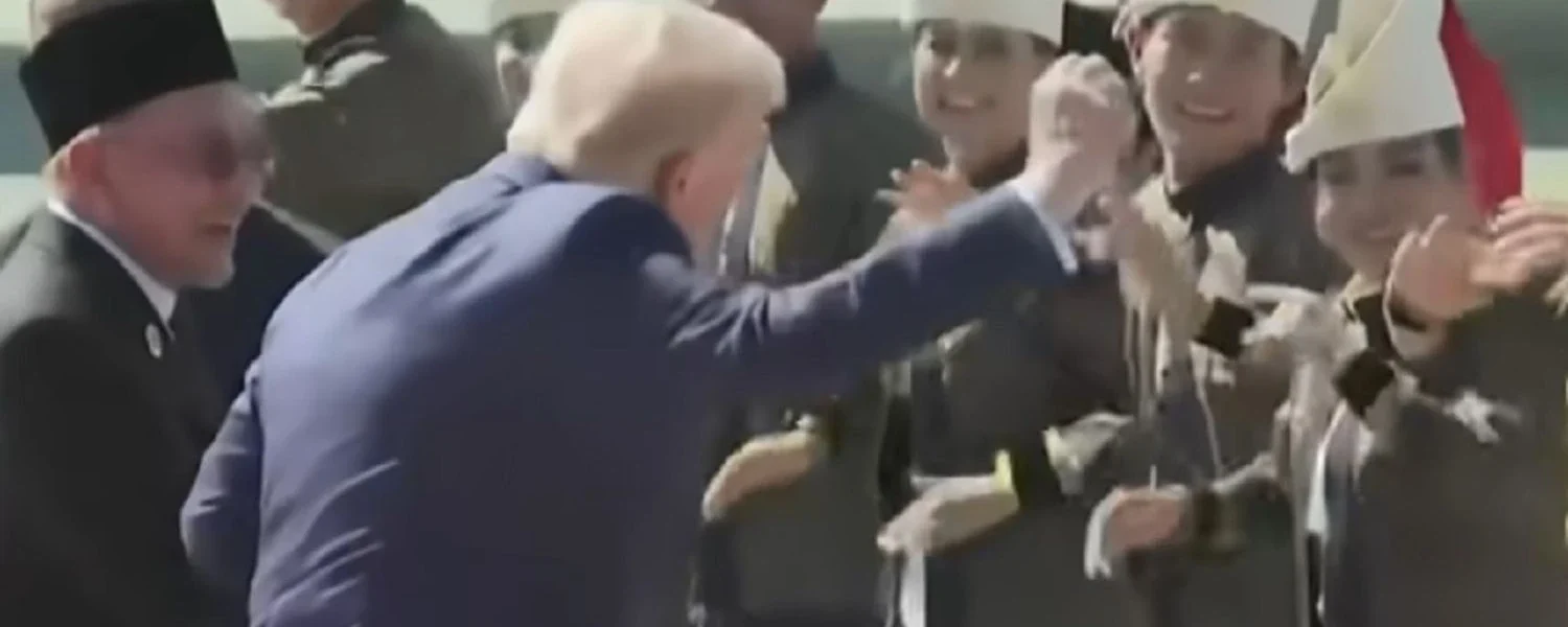 Трамп станцював з малайзійцями після прибуття на саміт АСЕАН