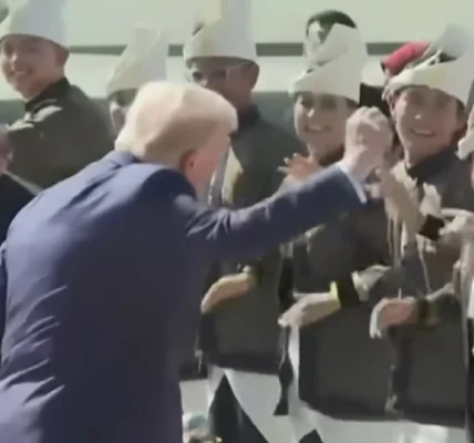 Трамп станцював з малайзійцями після прибуття на саміт АСЕАН