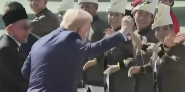 Трамп станцював з малайзійцями після прибуття на саміт АСЕАН