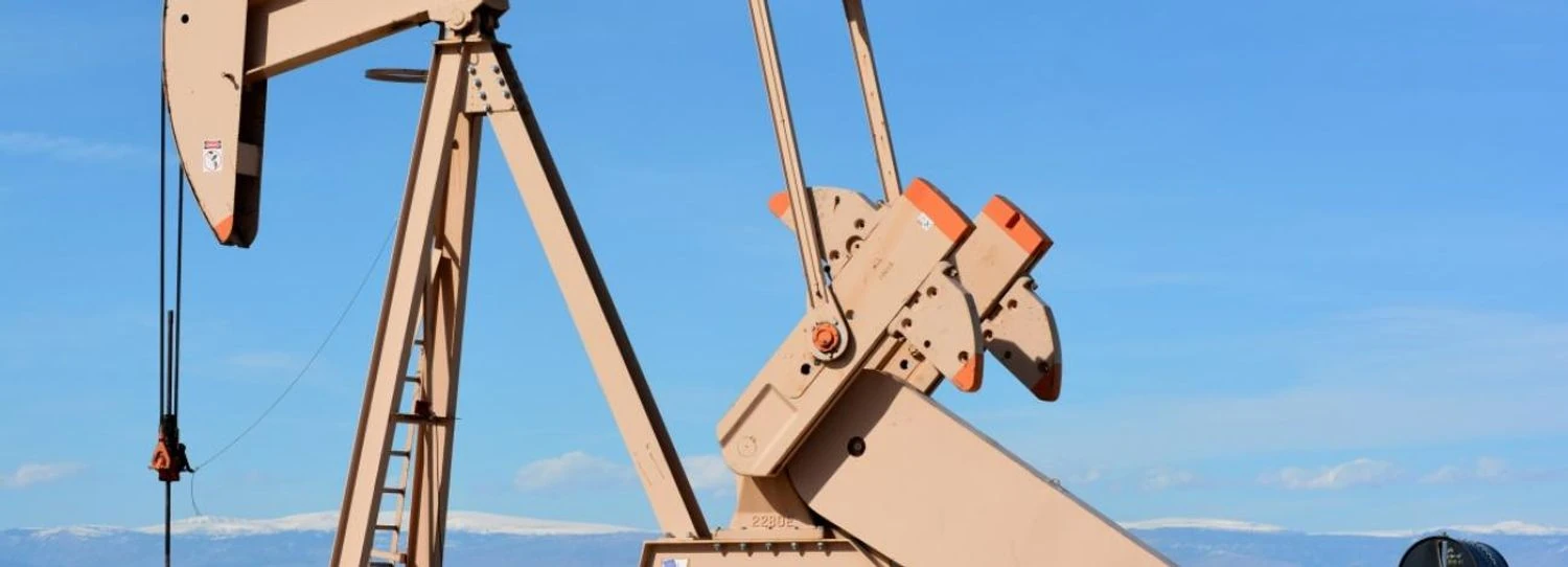 Ціни на нафту знижуються третій місяць поспіль на тлі сильного долара і великої пропозиції