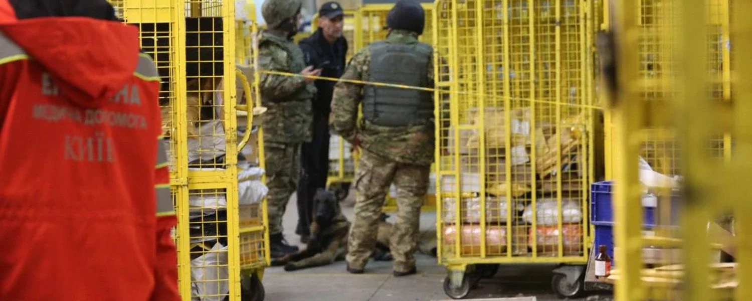 За вибух на пошті у Києві затримали 40-річного чоловіка: він робив