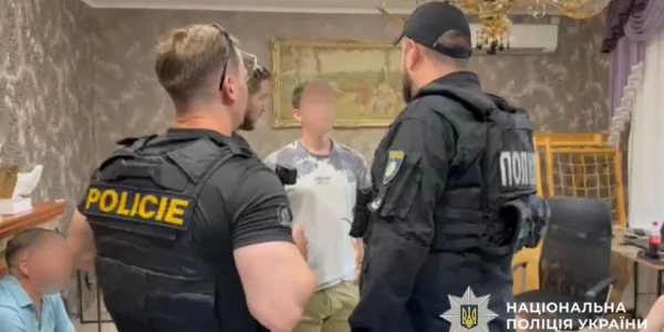 Україна екстрадувала до Чехії учасника міжнародної шахрайської організації, якого розшукував Інтерпол