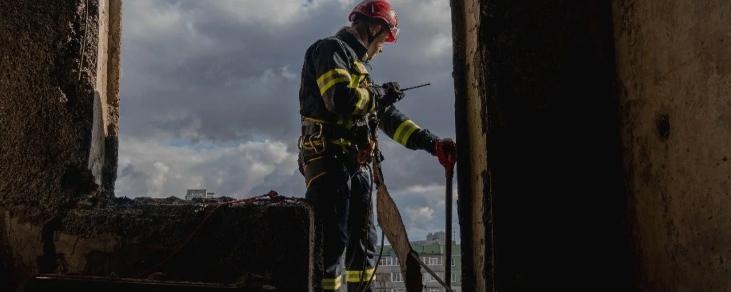 Рятувальники завершили роботи на місці ворожого удару по будинку в Сумах