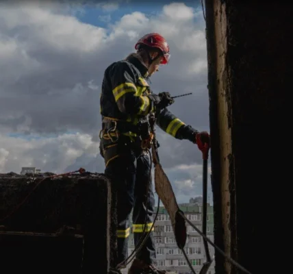 Рятувальники завершили роботи на місці ворожого удару по будинку в Сумах