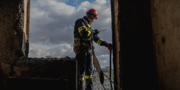 Рятувальники завершили роботи на місці ворожого удару по будинку в Сумах