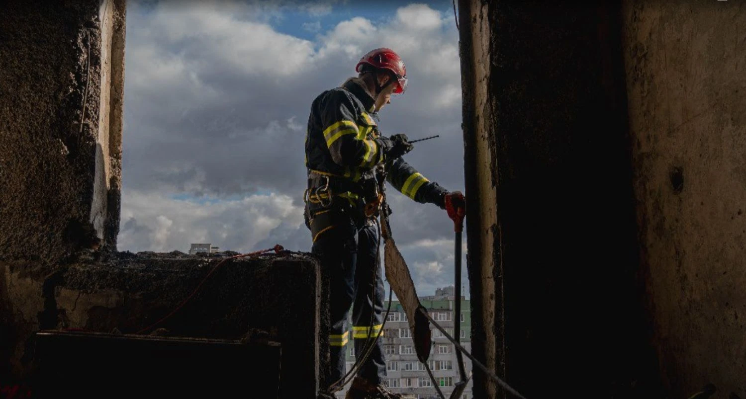 Рятувальники завершили роботи на місці ворожого удару по будинку в Сумах