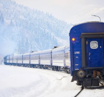 "3,000 км Залізної підтримки": Укрзалізниця розкрила деталі програми "УЗ-3000" для подорожей по Україні взимку