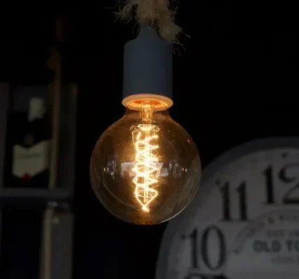 30 листопада в Україні діятимуть відключення і обмеження електроенергії: опубліковані графіки