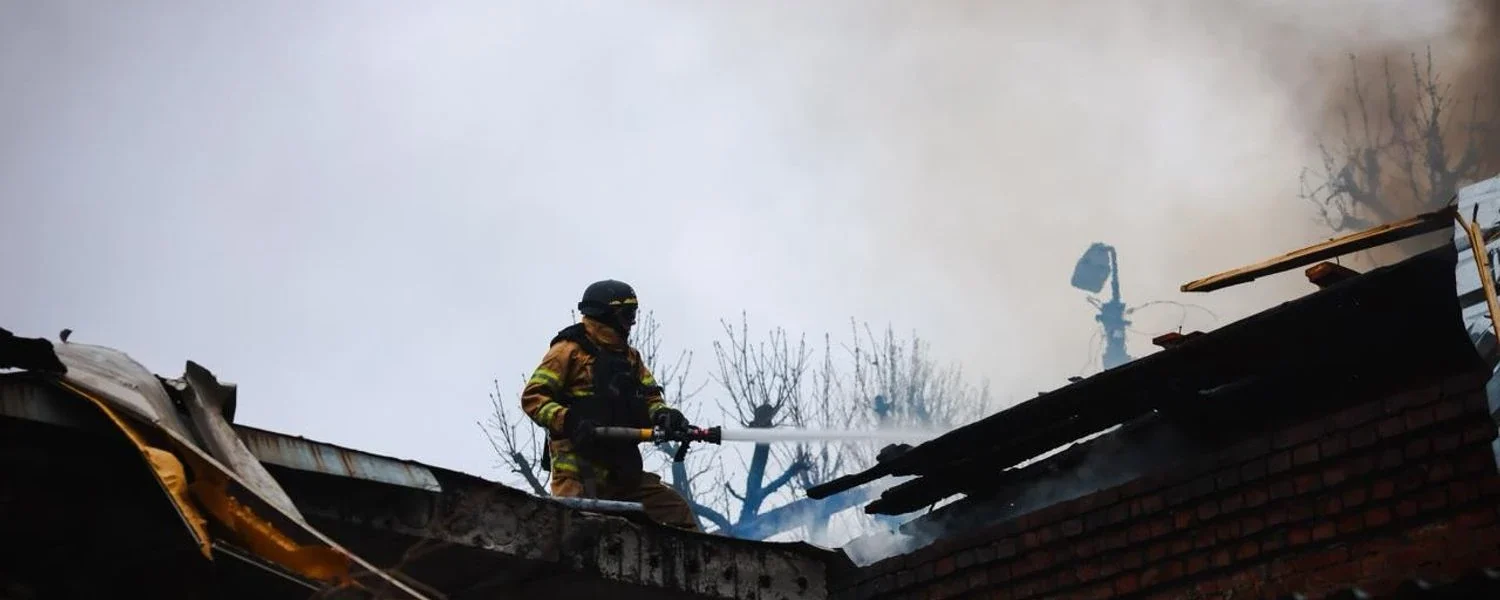 росіяни тричі вдарили дронами по старій забудові майже у центрі Харкова: 3 постраждалих