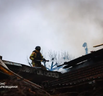 росіяни тричі вдарили дронами по старій забудові майже у центрі Харкова: 3 постраждалих
