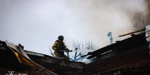 росіяни тричі вдарили дронами по старій забудові майже у центрі Харкова: 3 постраждалих