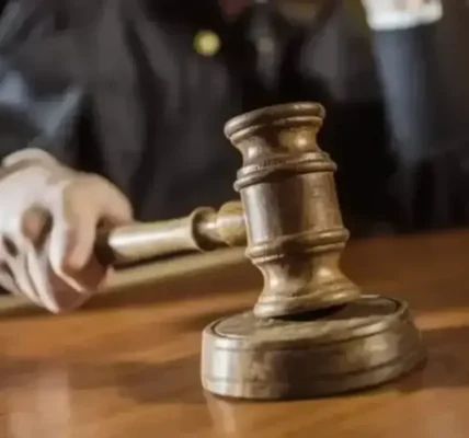 Суд у Києві обирає запобіжний захід Дмитру Басову - фігуранту