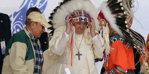 Ватикан повернув 62 артефакти корінним народам Канади