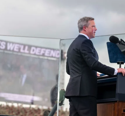 Міністр армії США вдруге зустрівся з росіянами в ОАЕ на тлі переглянутого мирного плану, названого російськими чиновниками невдалим - Bloomberg