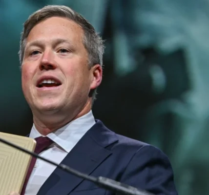 Не лише з росіянами: Reuters дізналося про плани зустрічі міністра армії США Дрісколла з українськими чиновниками під час візиту в ОАЕ