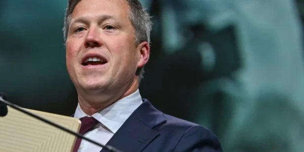 Не лише з росіянами: Reuters дізналося про плани зустрічі міністра армії США Дрісколла з українськими чиновниками під час візиту в ОАЕ