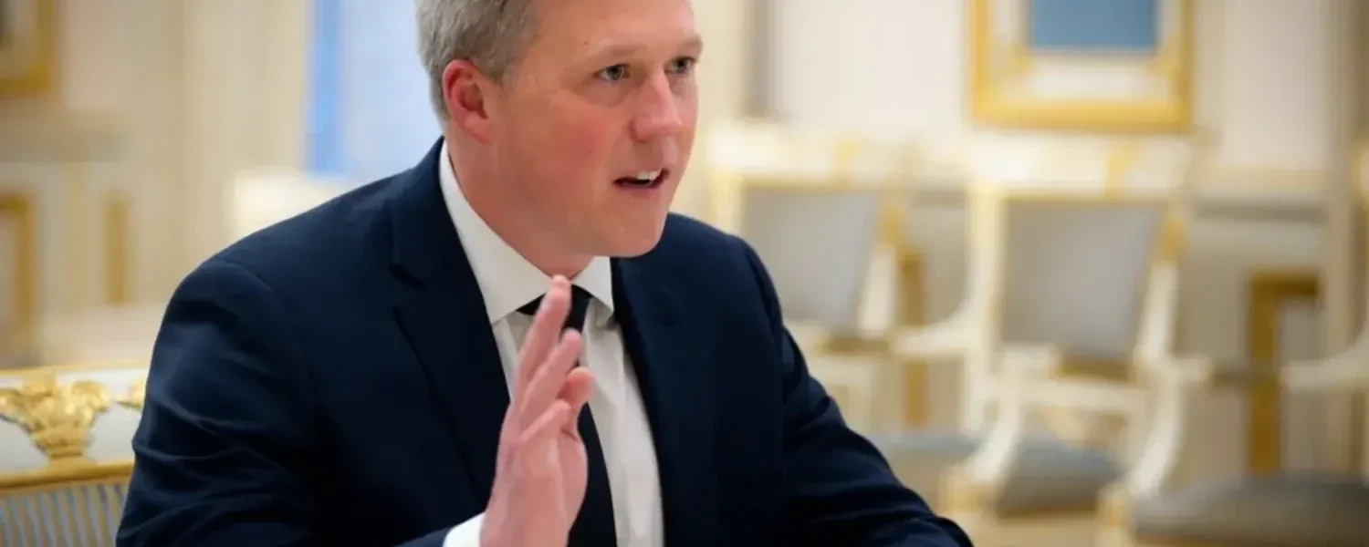 Міністр армії США Дрісколл зустрічається з росіянами в ОАЕ на тлі зусиль щодо мирної угоди - CBS News