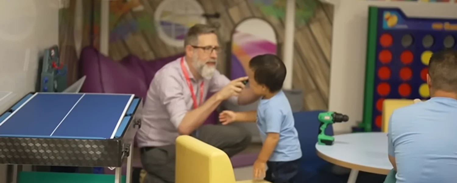 Хлопчик з рідкісним захворюванням вразив лікарів після вперше застосованої генної терапії