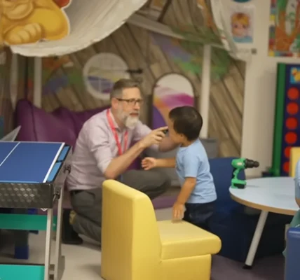 Хлопчик з рідкісним захворюванням вразив лікарів після вперше застосованої генної терапії