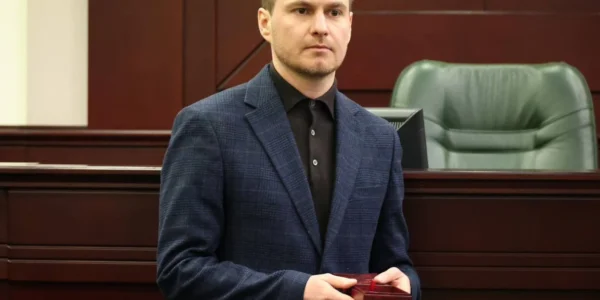 Відкритий до діалогу, але не до спроб керувати розслідуванням через Facebook: Кравченко відреагував на ажіотаж навколо справи детектива НАБУ та його батька