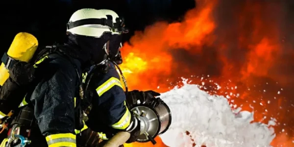 російське місто сизрань атаковано БпЛА: ймовірно, горить нафтопереробний завод