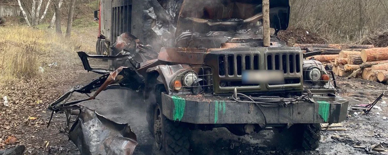 Російський дрон вбив двох чоловіків під час розвантаження ЗІЛу з дровами в Ізюмі