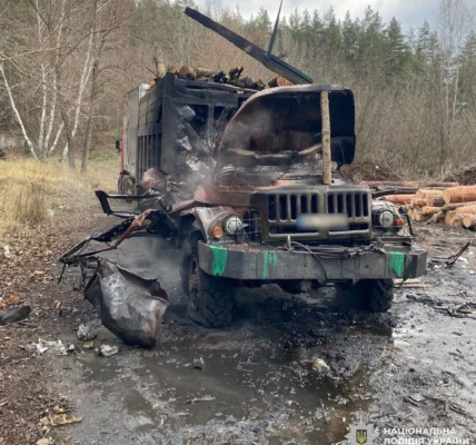 Російський дрон вбив двох чоловіків під час розвантаження ЗІЛу з дровами в Ізюмі
