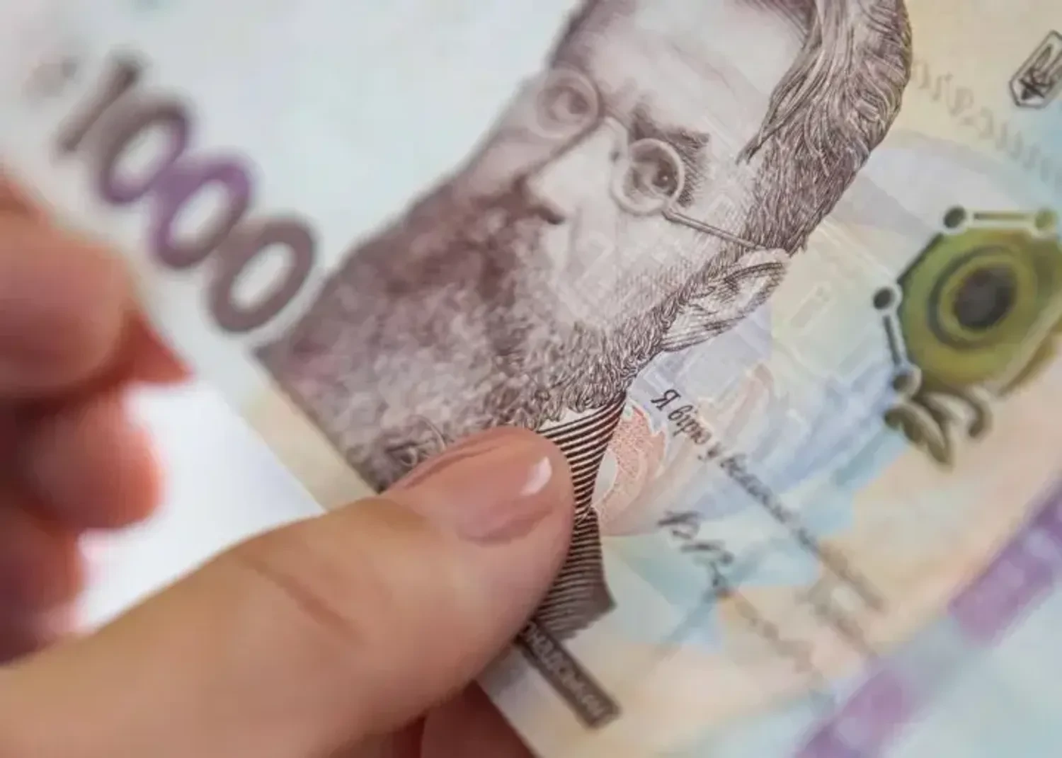 Українці почали отримувати 6500 гривень допомоги в рамках “Зимової підтримки”: хто може претендувати на виплати