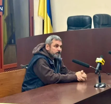 Колишнього директора