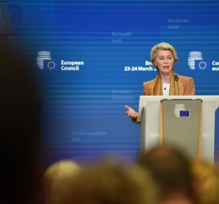 Фон дер Ляєн відкрила двері для спільного боргу ЄС для України замість російських активів