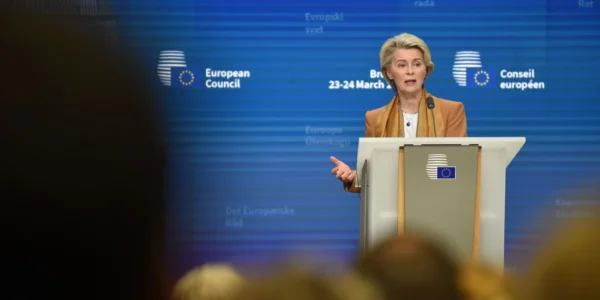 Фон дер Ляєн відкрила двері для спільного боргу ЄС для України замість російських активів