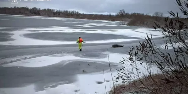 Чоловік загинув, провалившись під лід на Чернігівщині