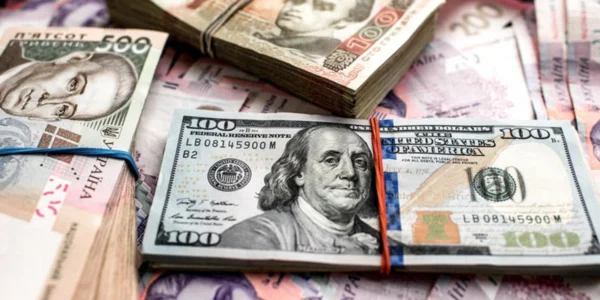 Гривня істотно міцнішає до долара та євро: курс валют від НБУ на 26 грудня