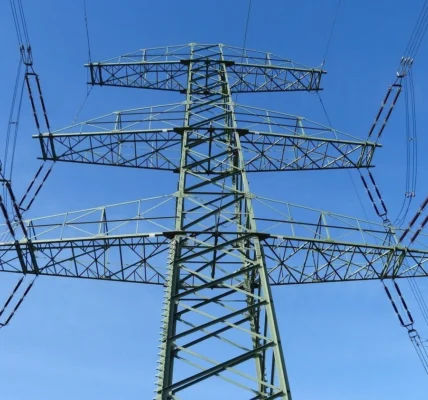 Російські атаки залишили без світла жителів у 5 областях, графіки відключень майже у всіх регіонах - Міненерго