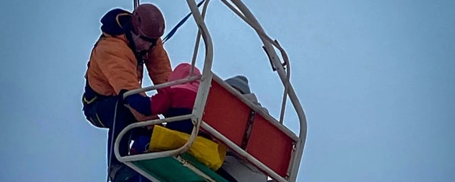 На горі Захар Беркут завершили порятунок застряглих туристів: 78 людей зняли з підйомника