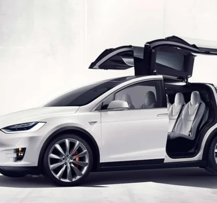 Продажі Tesla наприкінці 2025 року впали на 15,6%