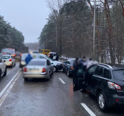 В Україні на тлі негоди вже понад 180 ДТП: приблизно кожна шоста - з потерпілими