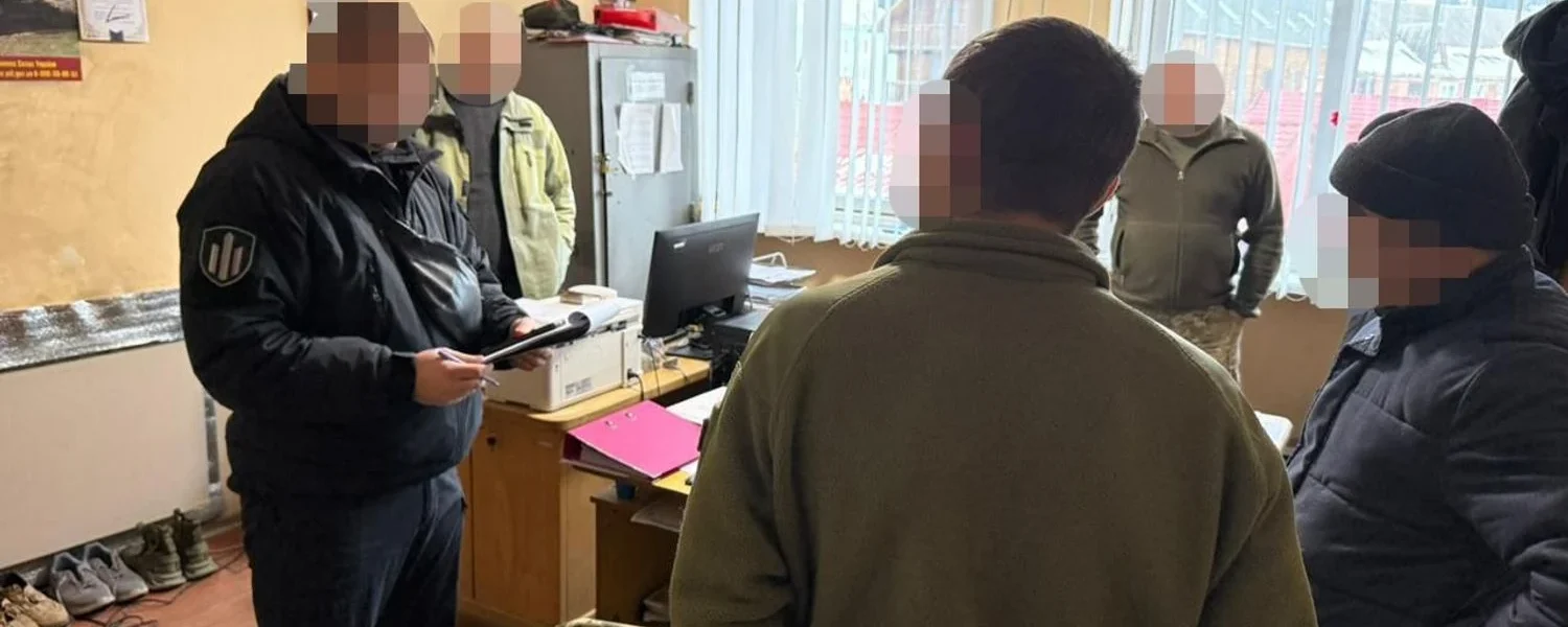 На Івано-Франківщині затримали військовослужбовця ТЦК за побиття чоловіків призовного віку