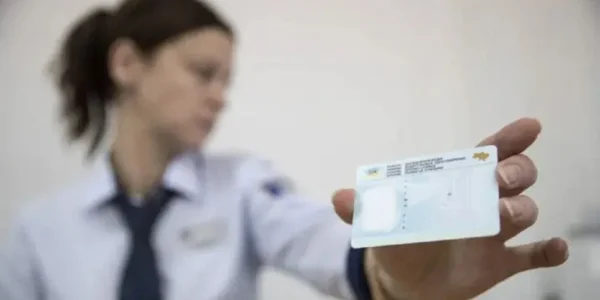 У кібеполіції попередили про шахрайство з посвідченнями водія, виданими вперше