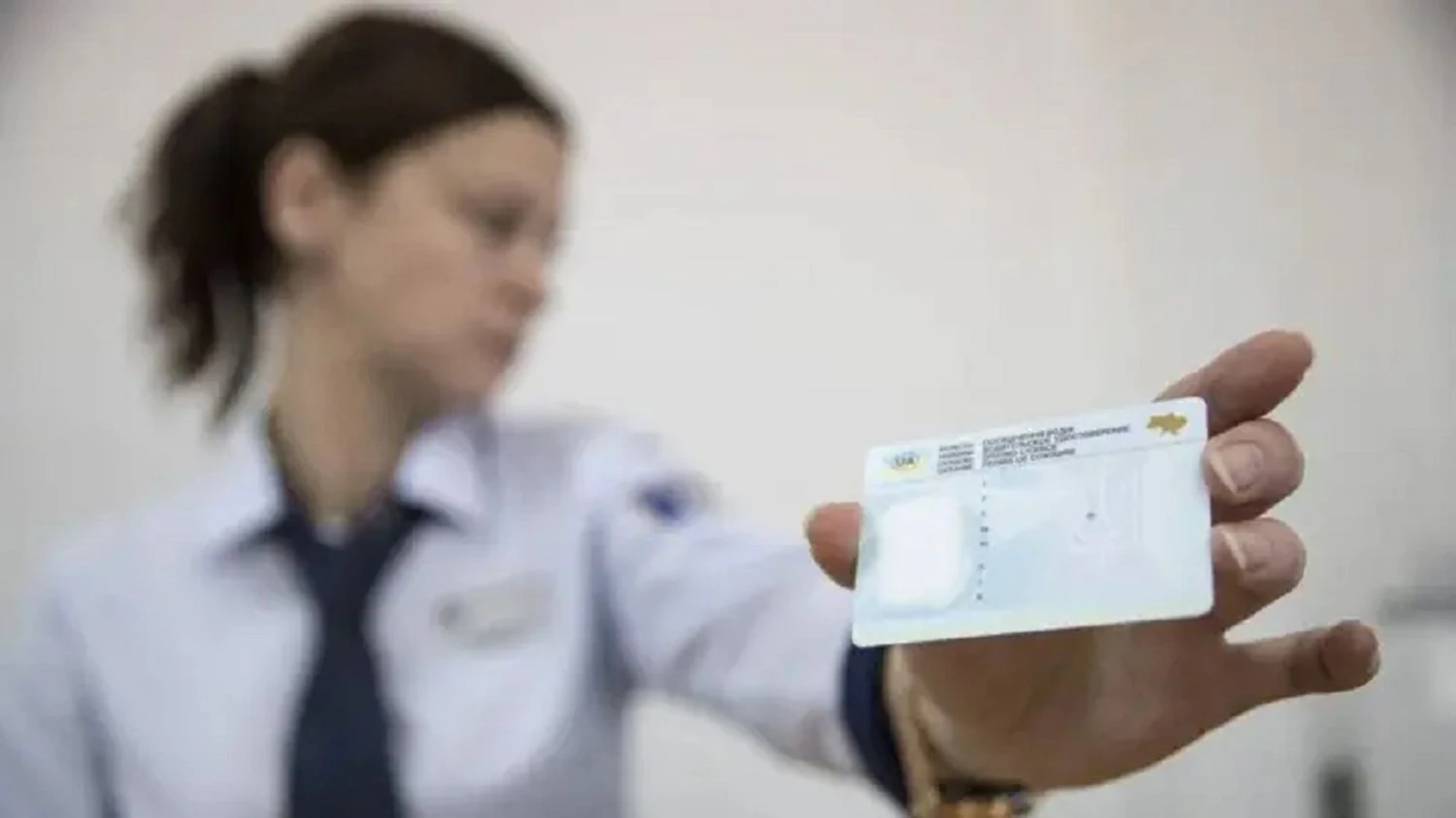 У кібеполіції попередили про шахрайство з посвідченнями водія, виданими вперше