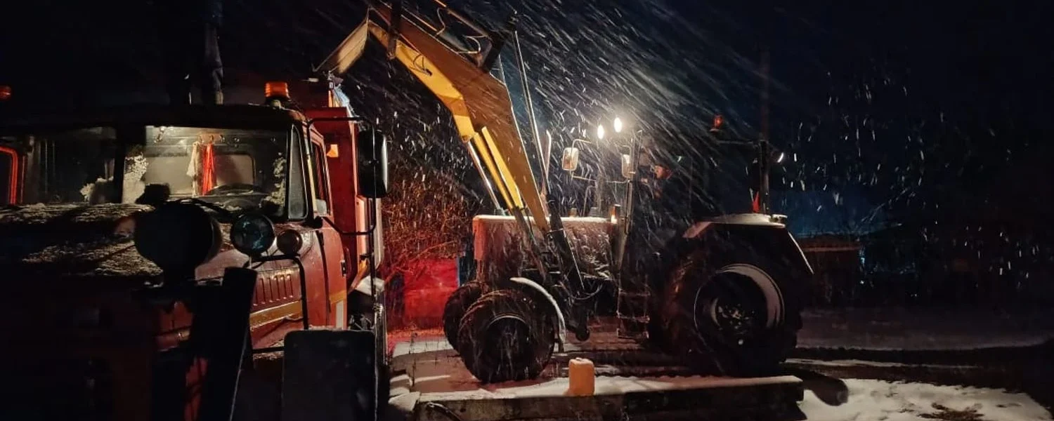 Негода в Україні: кількість ДТП подвоїлася за дві години, зі снігових заметів уже витягують автівки