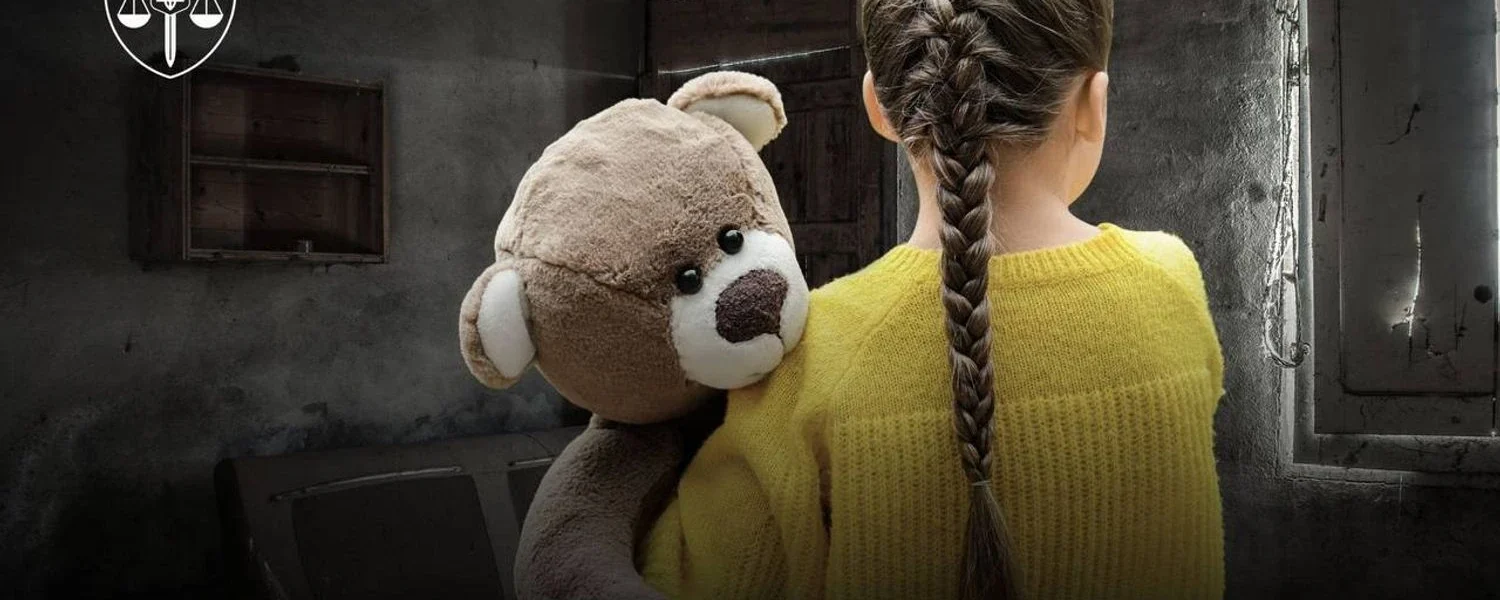 Роками ґвалтував малолітню онуку: на Сумщині 64-річному чоловіку повідомили про підозру, прокурори наполягатимуть на довічному