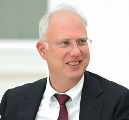 Посланця путіна дмитрієва помітили у Парижі за день після саміту союзників України - ЗМІ