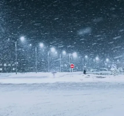 "Ситуація на дорогах може бути критичною": українців попередили про негоду 9 січня зі штормовим вітром, завірюхами та ожеледицею