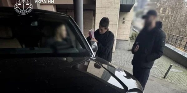 Понівечив обличчя пацієнтки під час підтяжки брів та операції на носі: у Києві повідомили підозру пластичному хірургу