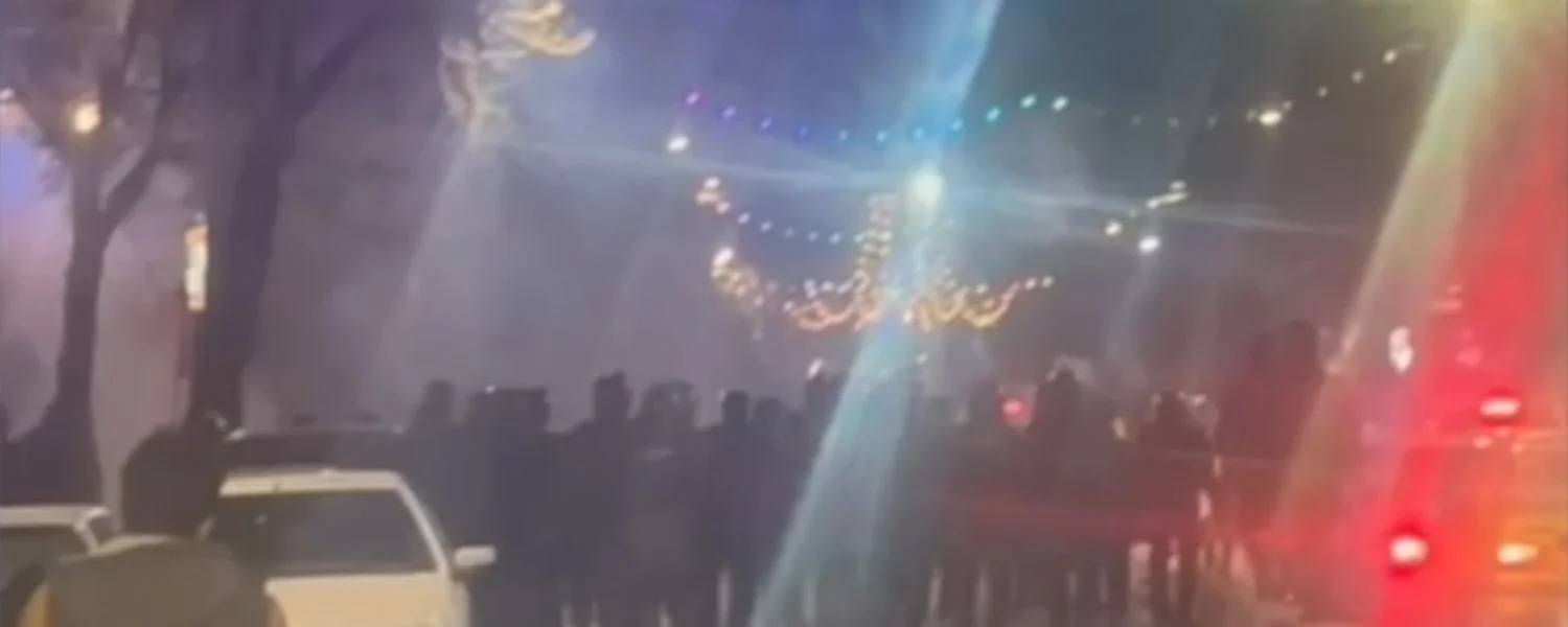 В Ірані продовжують ширитись протести: ЗМІ повідомляють про жорстокі сутички між мітингувальниками та силами безпеки