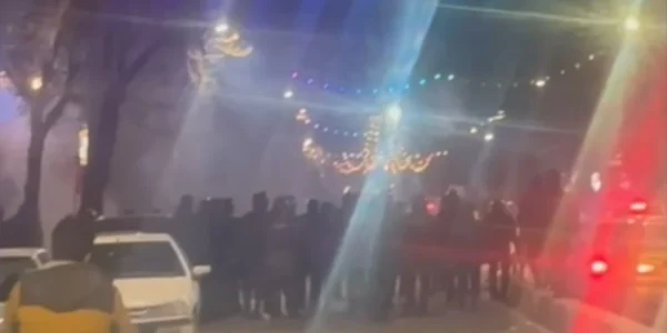 В Ірані продовжують ширитись протести: ЗМІ повідомляють про жорстокі сутички між мітингувальниками та силами безпеки