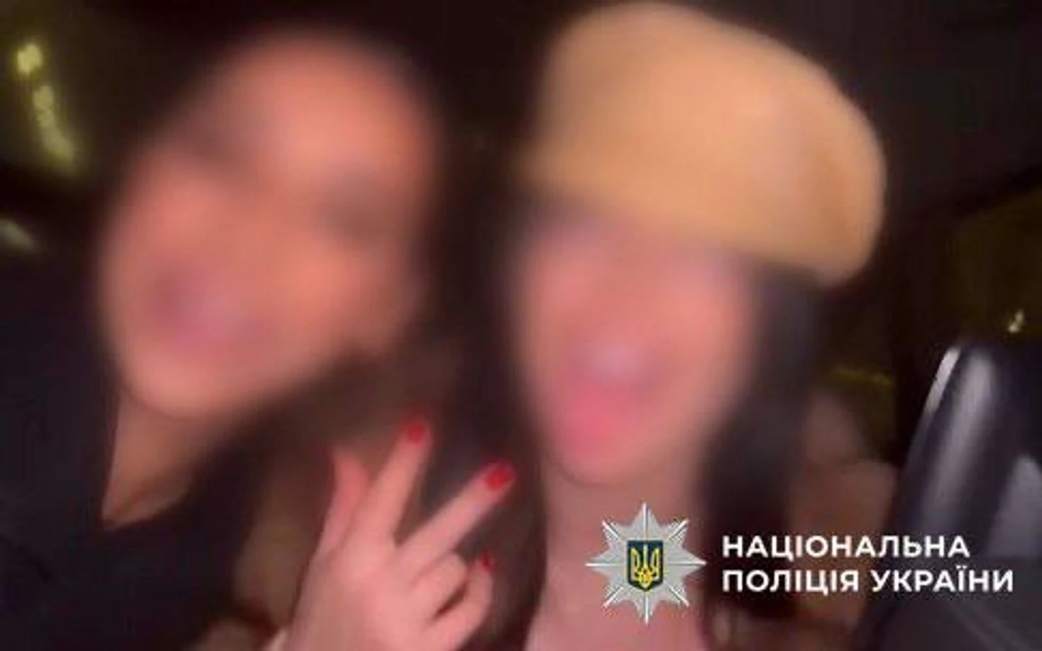 У Києві три блогерки співали