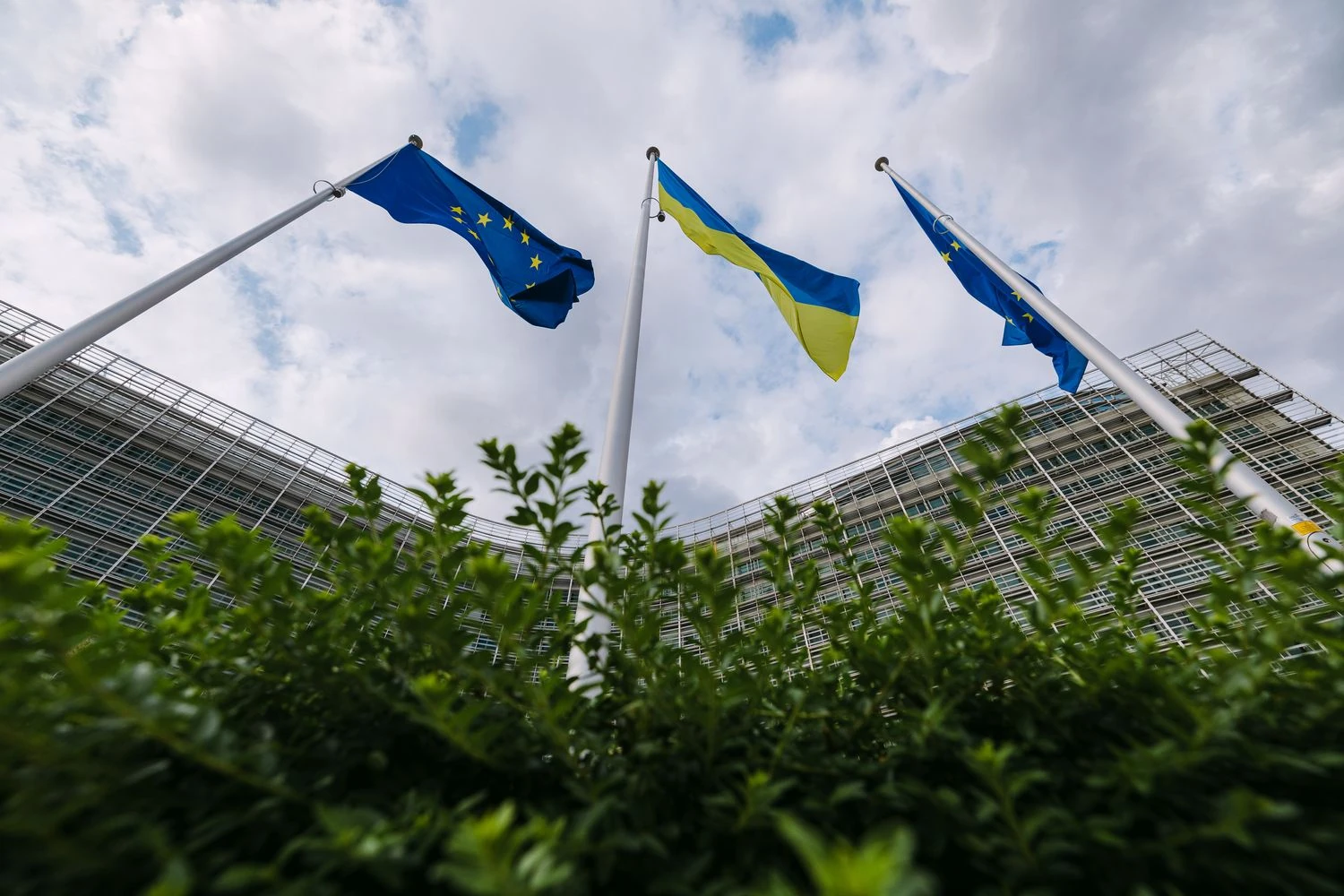 Єврокомісія схвалила законодавчий пакет для фінансової підтримки України на €90 млрд: що далі